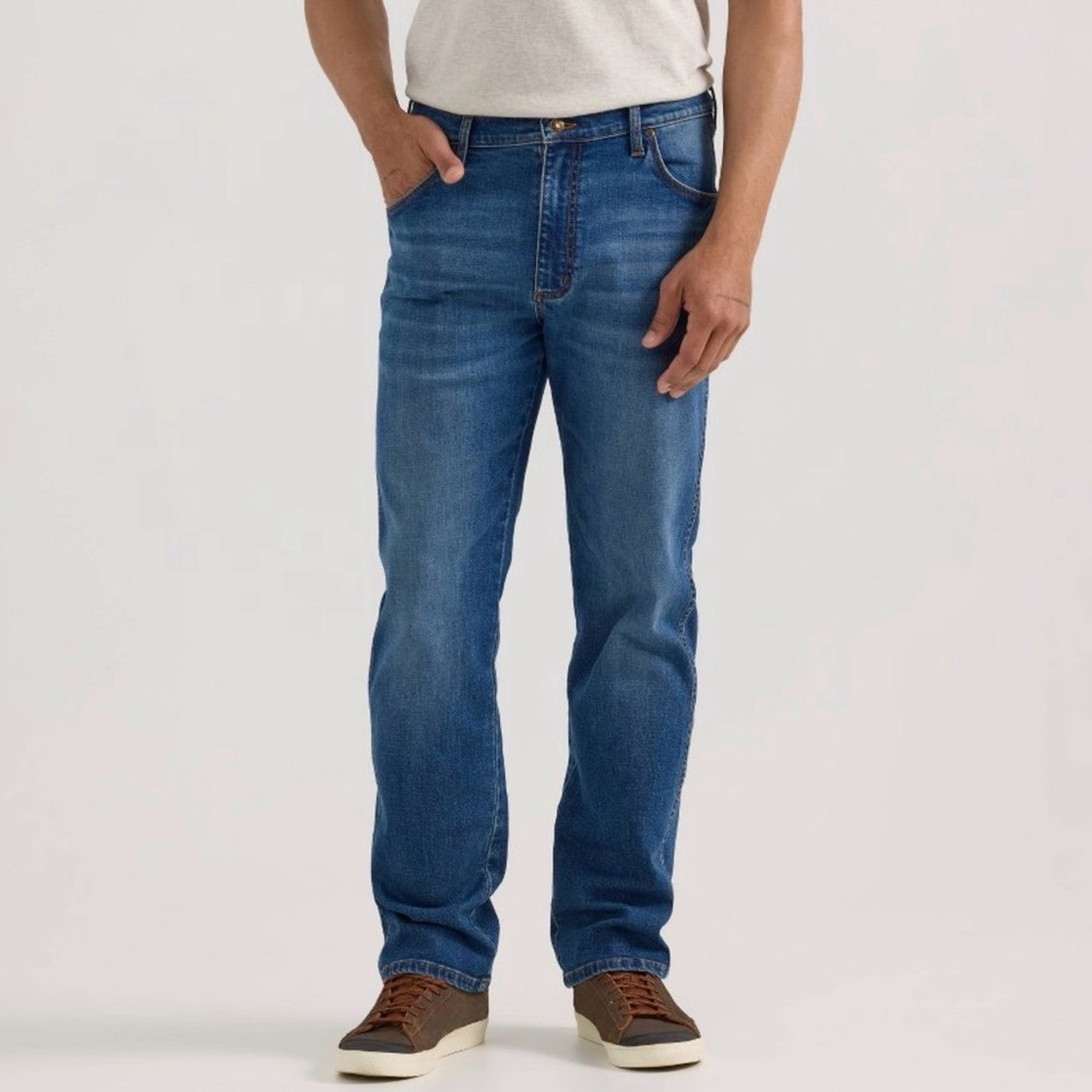 Wrangler Men's Straight Leg Jeans - Indigo 32x32  brand new. Tags attached